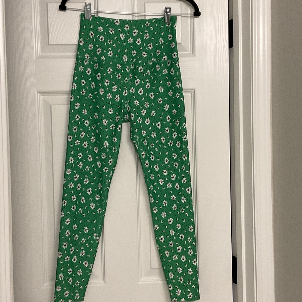Beyond Yoga Green and White Patterned Leggings
